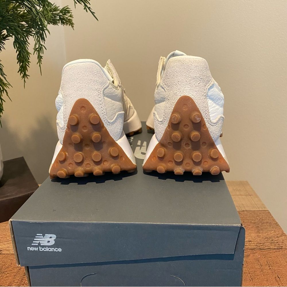 NIB New Balance 327 ‘White Gum’ - Picture 5 of 8